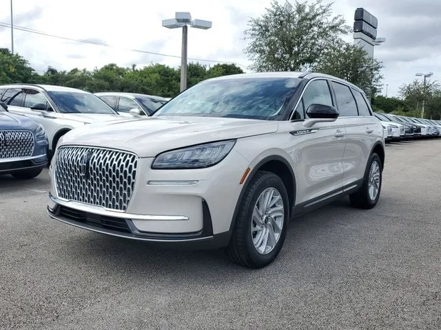 2024 Lincoln Corsair Premiere photo 3
