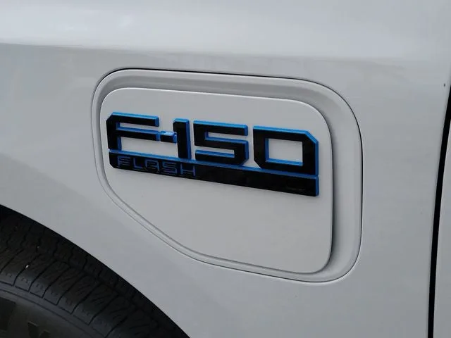 2025 Ford F-150 Lightning Flash photo 7