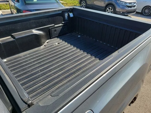 2022 Toyota Tacoma SR V6 photo 9