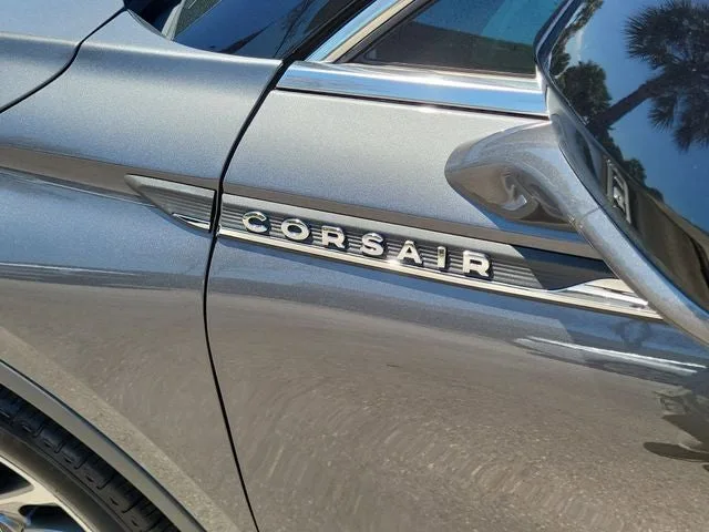 2022 Lincoln Corsair Standard photo 7