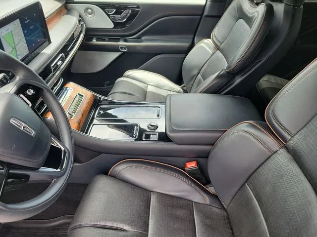 2025 Lincoln Aviator Black Label Premium photo 25