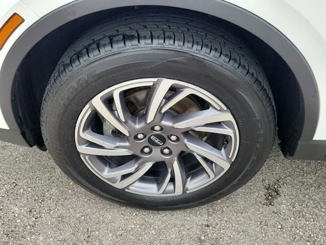 2023 Lincoln Corsair Standard photo 9