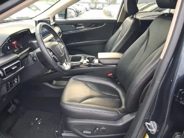 2023 Lincoln Nautilus Standard photo 12
