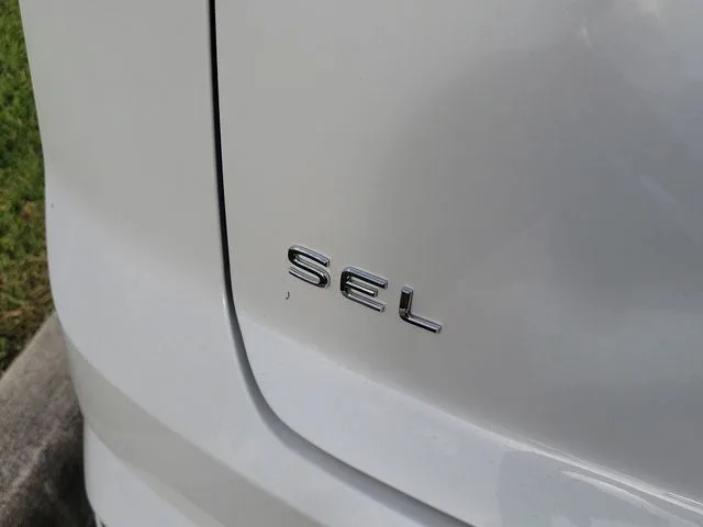 2024 Volkswagen Atlas Cross Sport 2.0T SEL Premium R-Line photo 7
