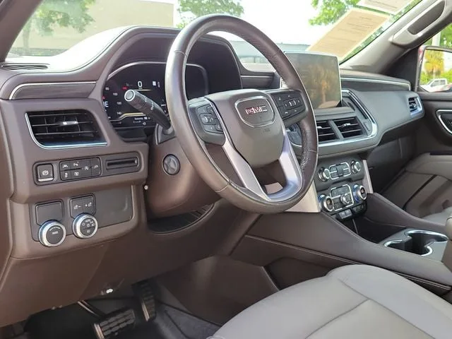 2022 GMC Yukon SLT photo 12