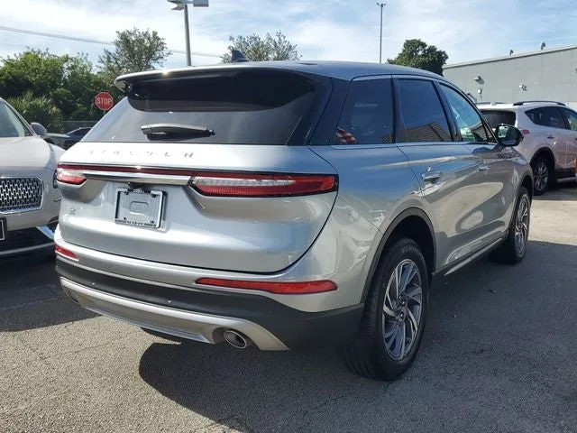 2023 Lincoln Corsair Standard photo 6
