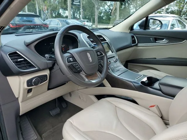 2019 Lincoln Nautilus Select photo 17