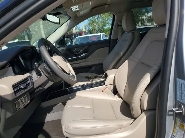 2023 Lincoln Corsair Standard photo 14