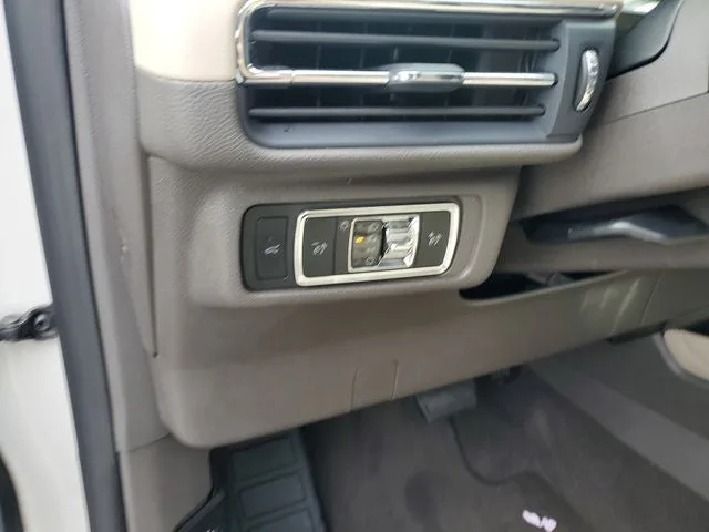 2024 Lincoln Corsair Premiere photo 18