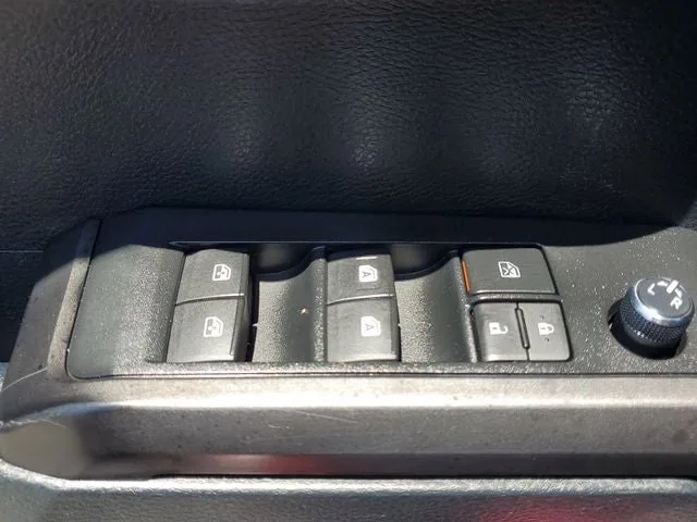2017 Toyota Tacoma TRD Sport V6 photo 16