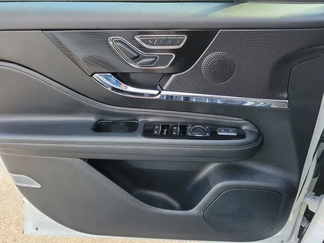 2024 Lincoln Corsair Premiere photo 25