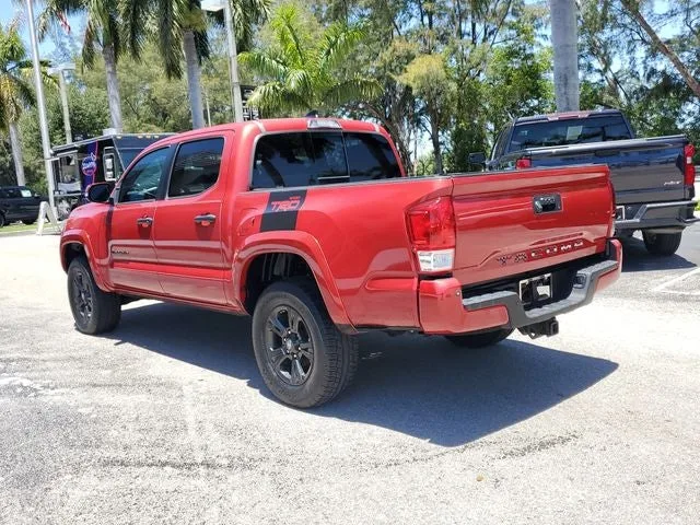 2017 Toyota Tacoma TRD Sport V6 photo 4