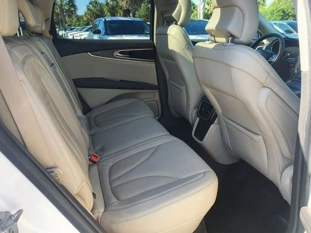 2019 Lincoln Nautilus Select photo 27