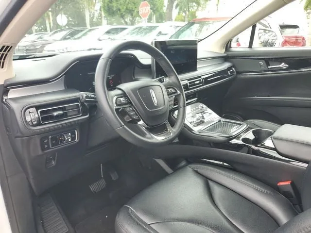 2023 Lincoln Nautilus Standard photo 15
