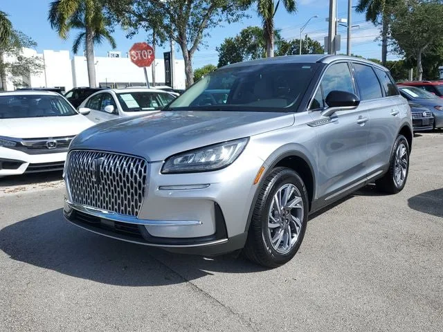2023 Lincoln Corsair Standard photo 3