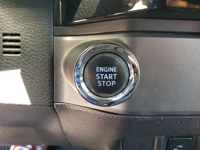2017 Toyota Tacoma TRD Sport V6 photo 25