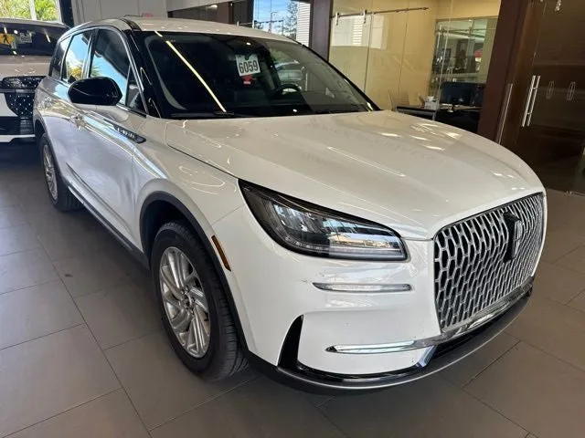 2025 Lincoln Corsair Premiere photo 3