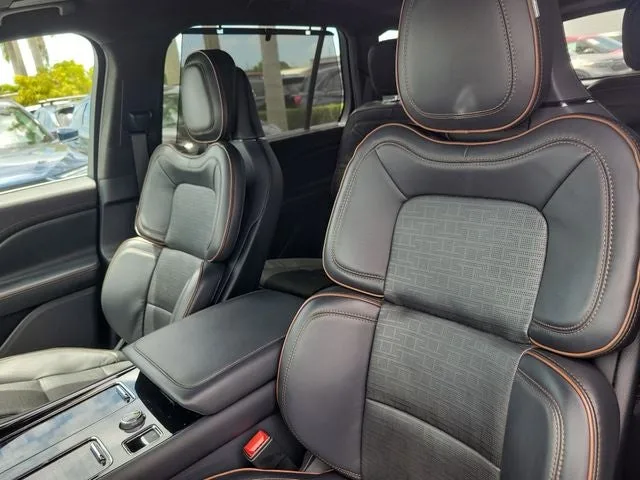 2025 Lincoln Aviator Black Label Premium photo 24