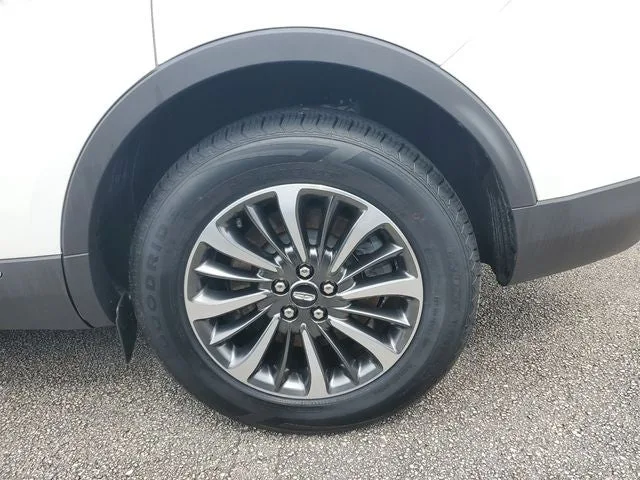 2023 Lincoln Nautilus Standard photo 7