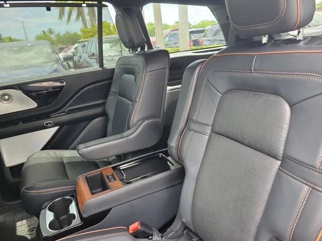 2025 Lincoln Aviator Black Label Premium photo 15