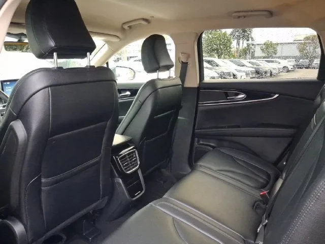 2023 Lincoln Nautilus Standard photo 5