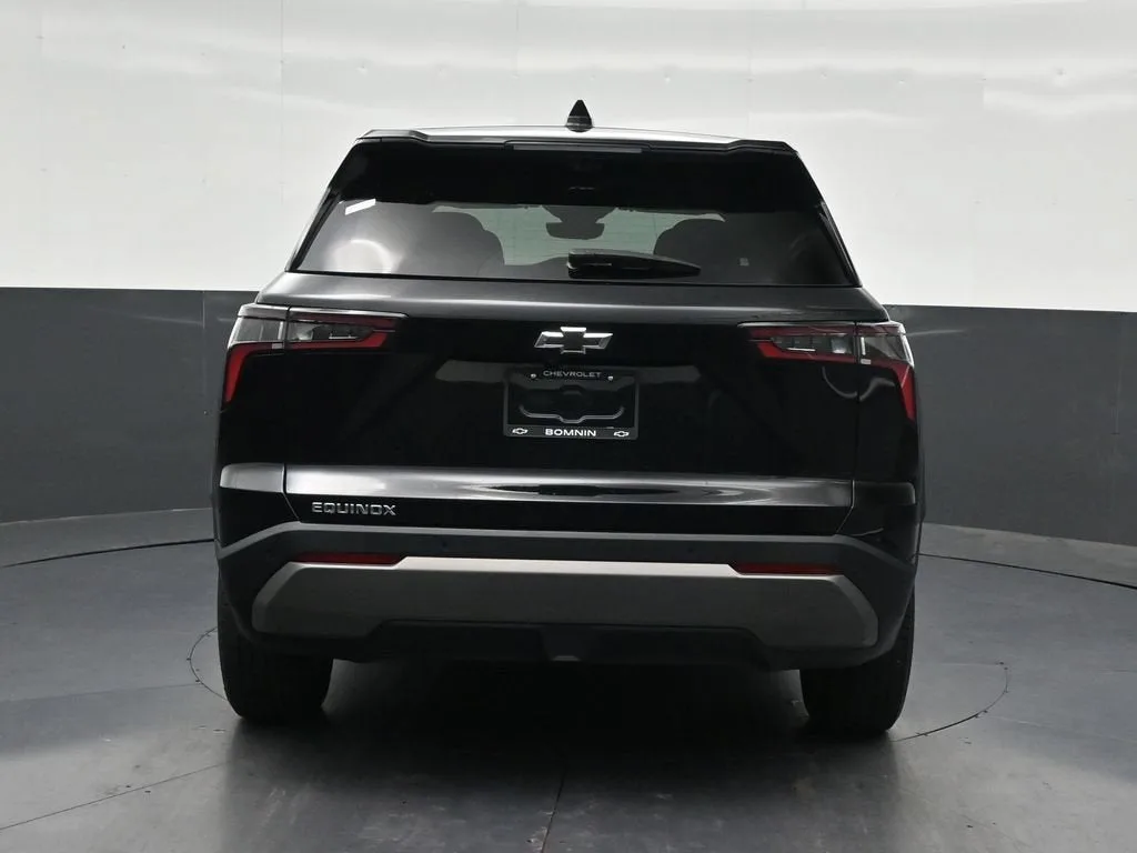 2025 Chevrolet Equinox LT photo 4