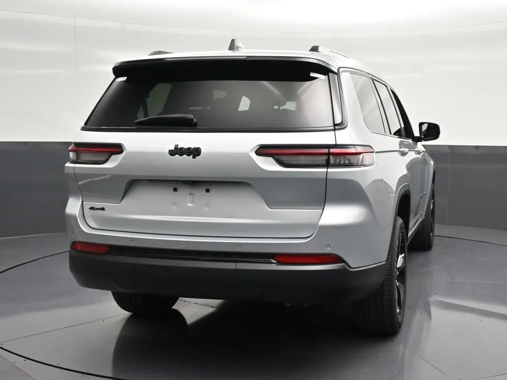 2024 Jeep Grand Cherokee L Altitude photo 2
