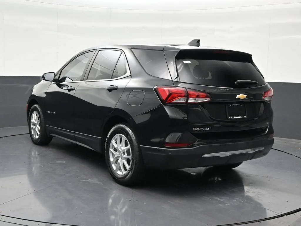 2023 Chevrolet Equinox LT photo 3
