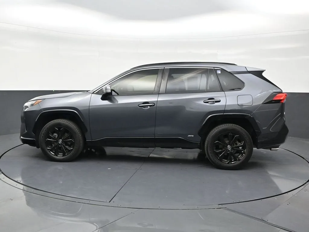 2023 Toyota RAV4 Hybrid SE photo 2