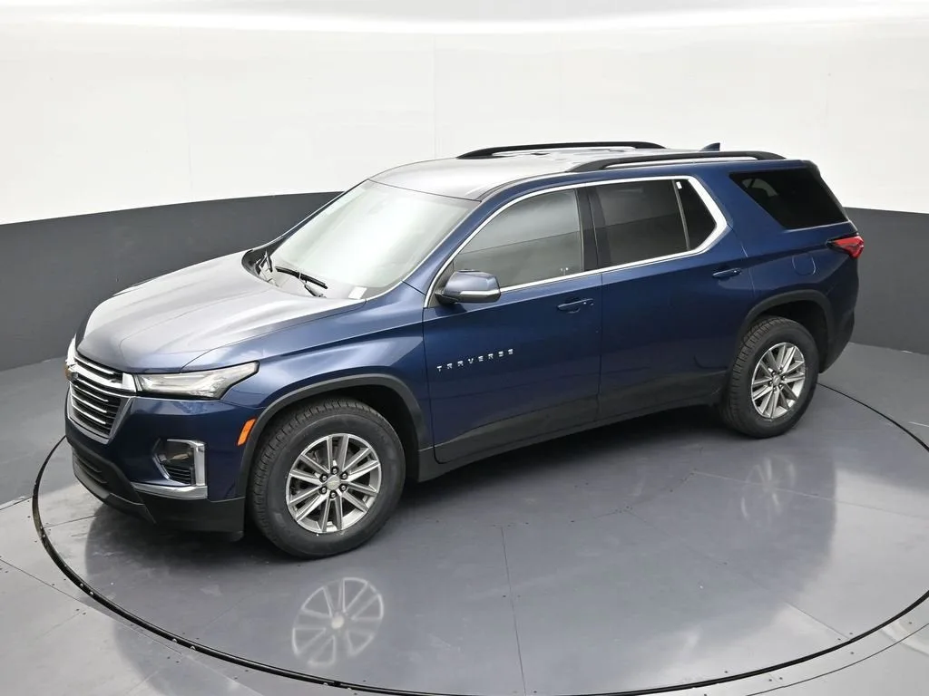 2023 Chevrolet Traverse LT Cloth photo 12