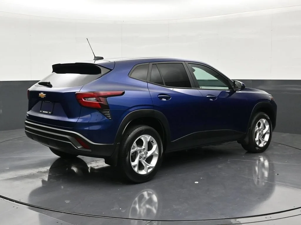 2024 Chevrolet Trax LS photo 5
