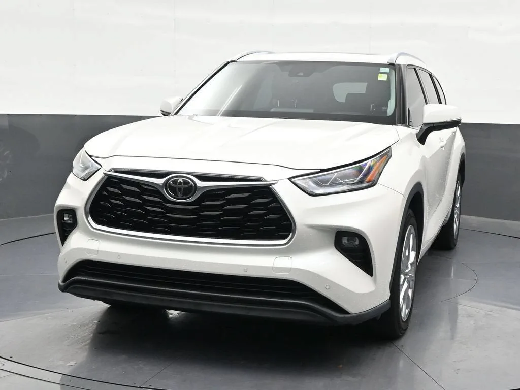 2021 Toyota Highlander Limited photo 9