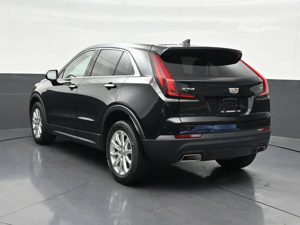 2023 Cadillac XT4 Luxury photo 3
