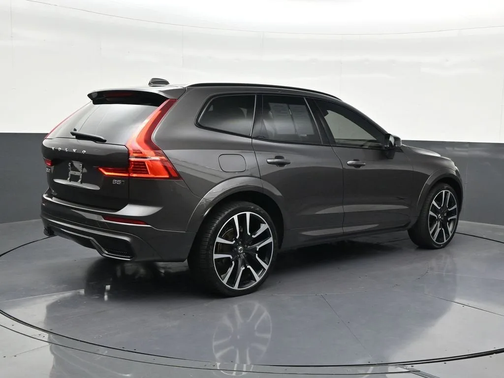2024 Volvo XC60 B5 Ultimate Dark Theme photo 6