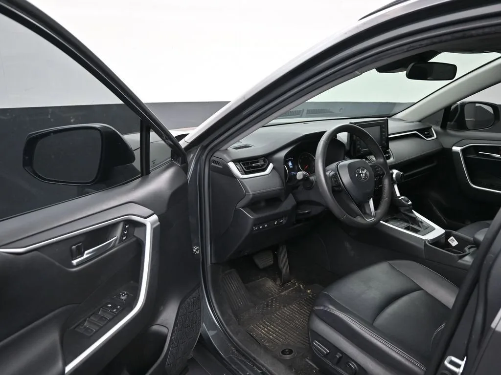 2022 Toyota RAV4 XLE Premium photo 10