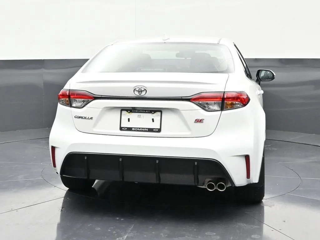 2025 Toyota Corolla SE photo 4