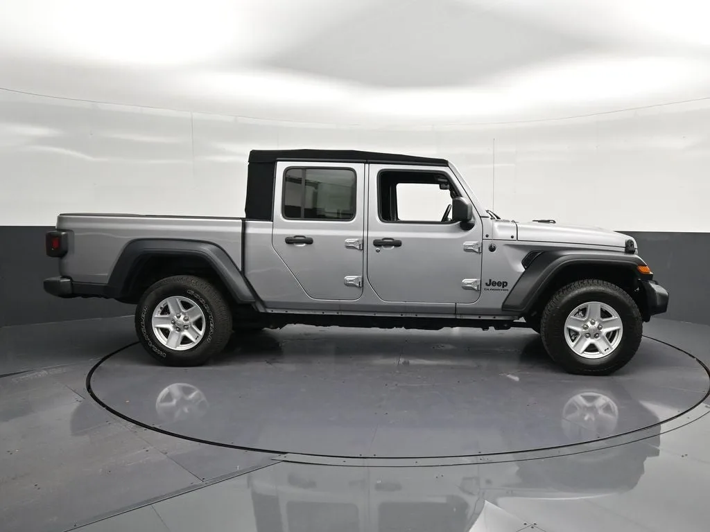 2020 Jeep Gladiator Sport photo 4