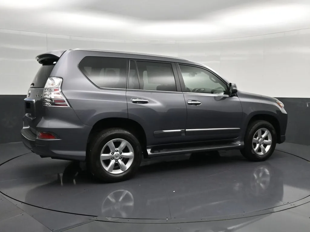 2019 Lexus GX 460 photo 3