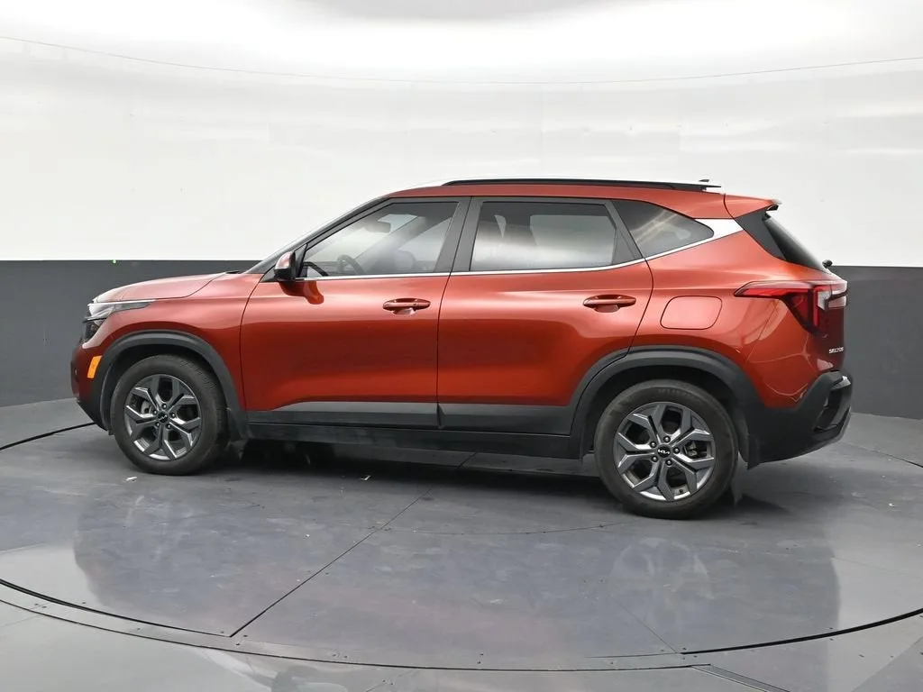2024 Kia Seltos S photo 2