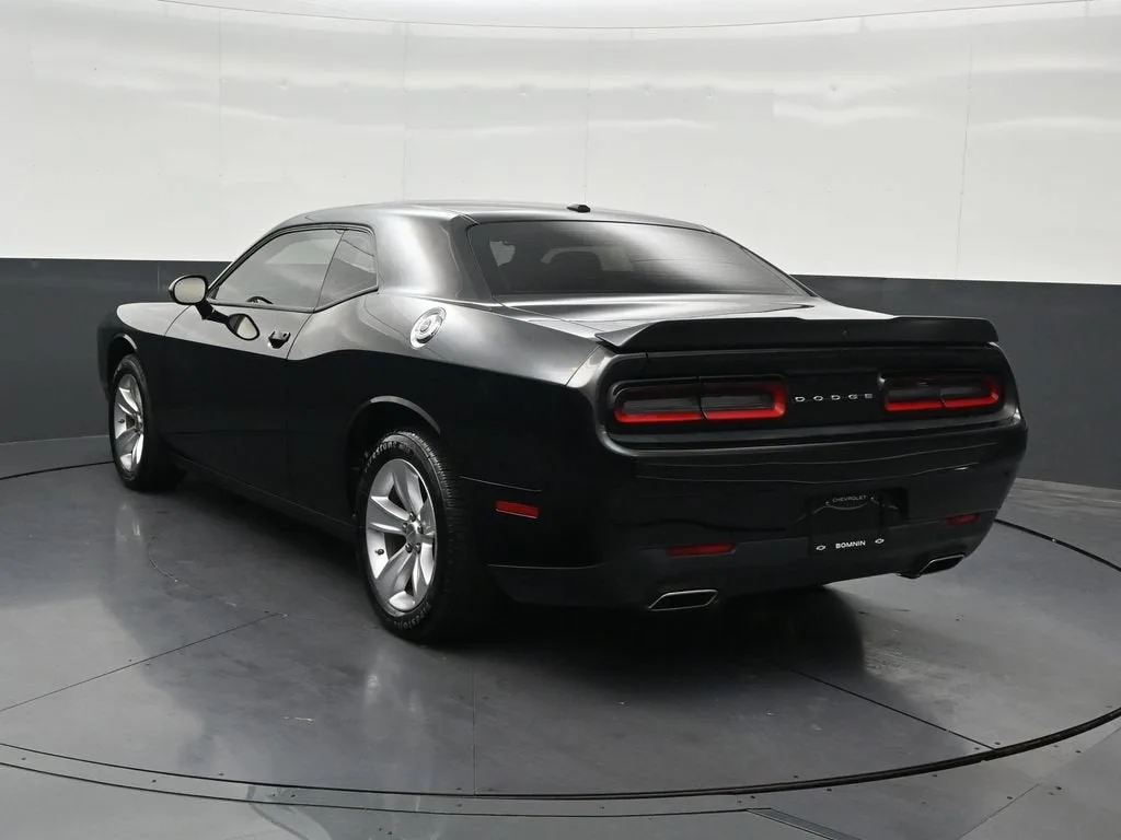 2023 Dodge Challenger SXT photo 3