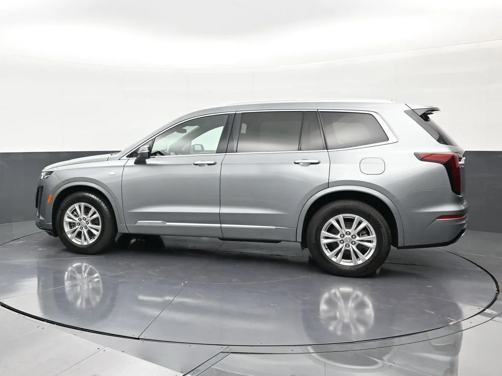 2023 Cadillac XT6 Luxury photo 2