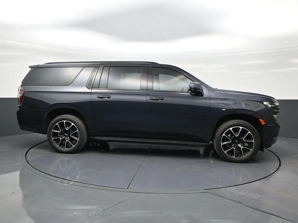 2024 Chevrolet Suburban RST photo 6