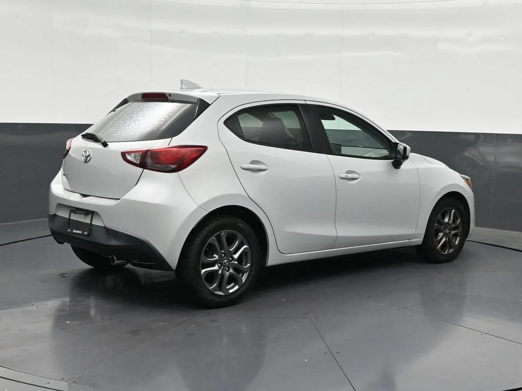2020 Toyota Yaris LE photo 5