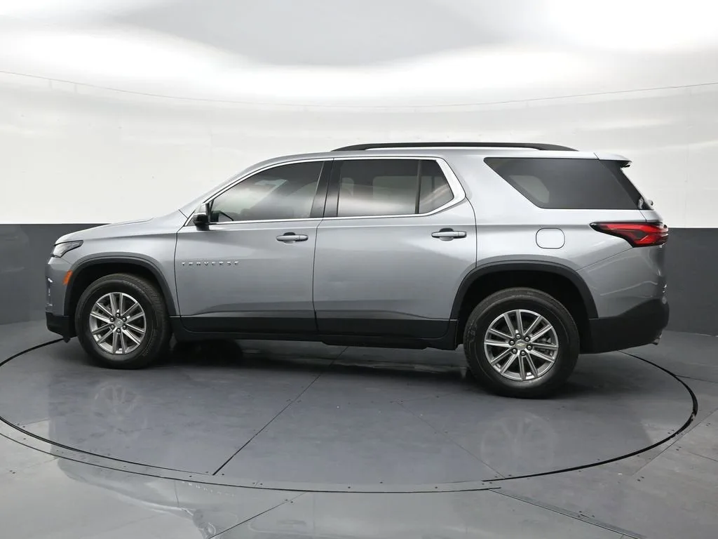 2024 Chevrolet Traverse Limited LT Cloth photo 2