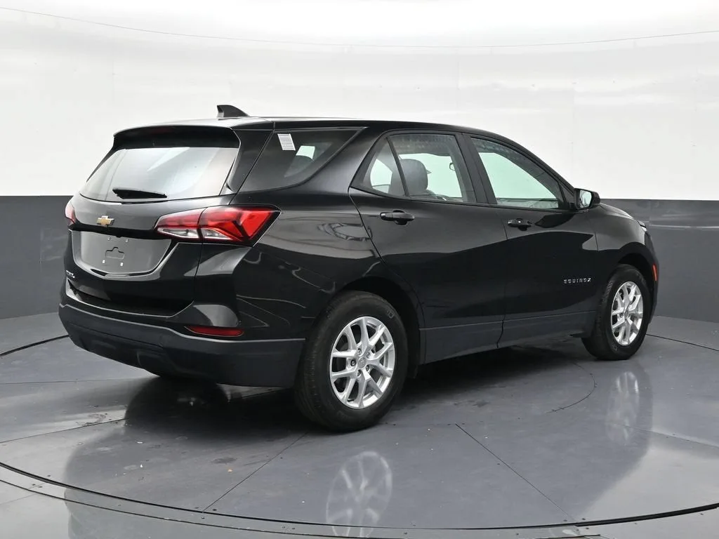 2024 Chevrolet Equinox LS photo 5