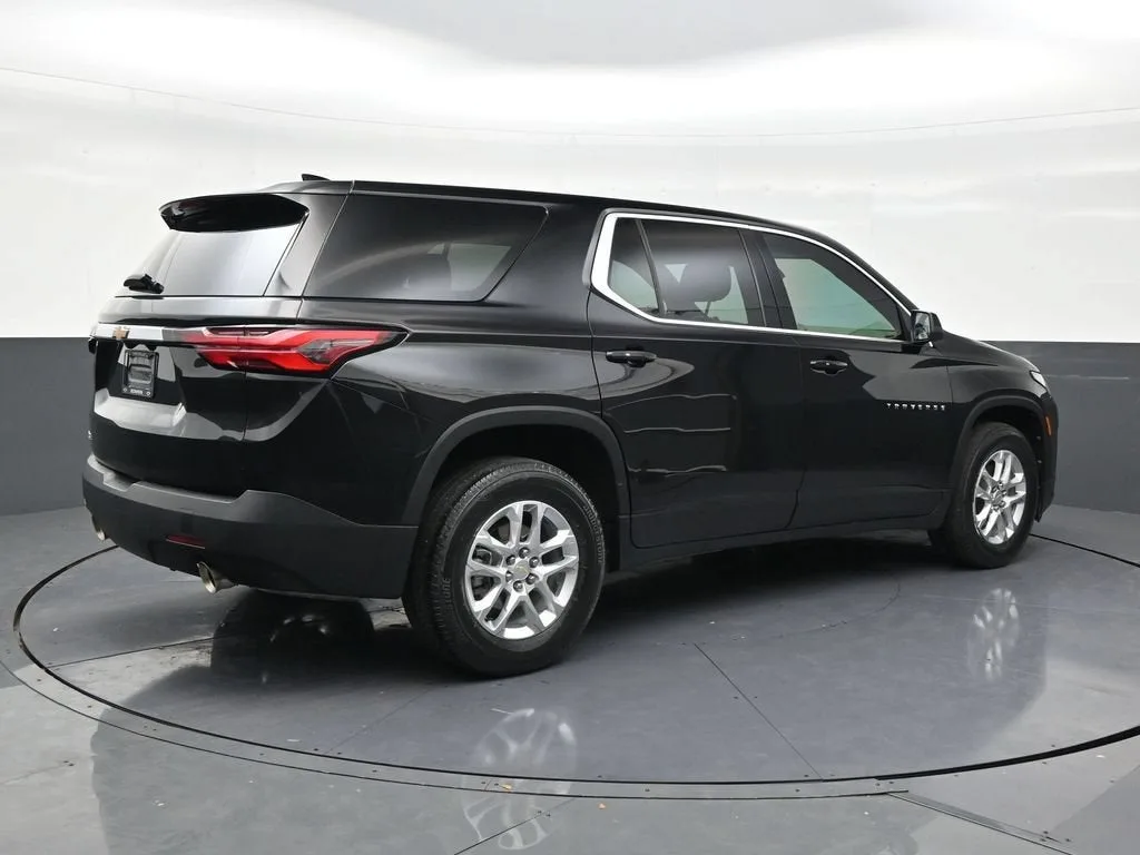 2022 Chevrolet Traverse LS photo 5