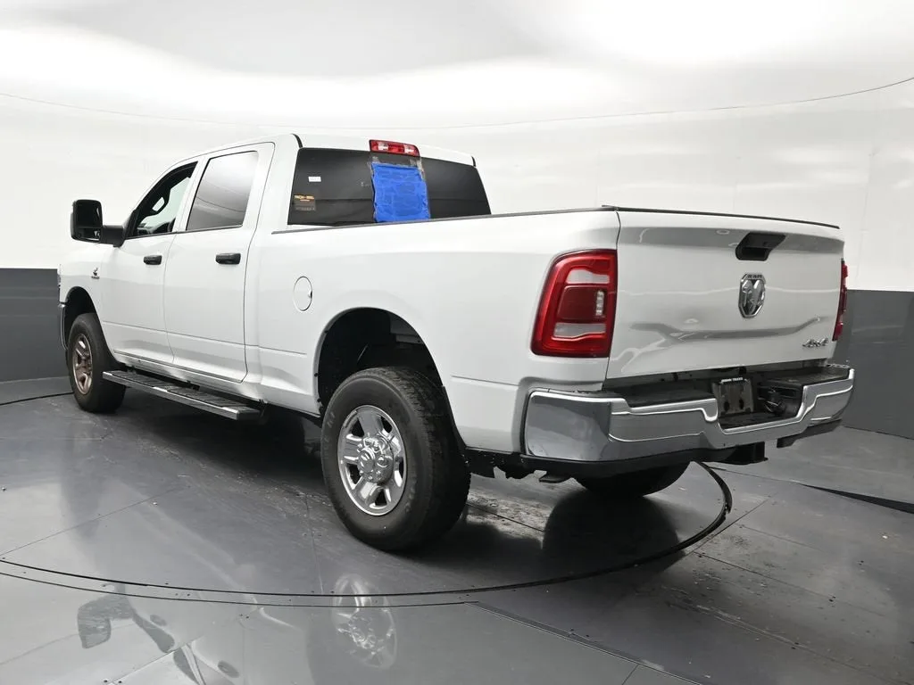 2024 RAM 2500 Tradesman Crew Cab 4x4 6'4" Box photo 3