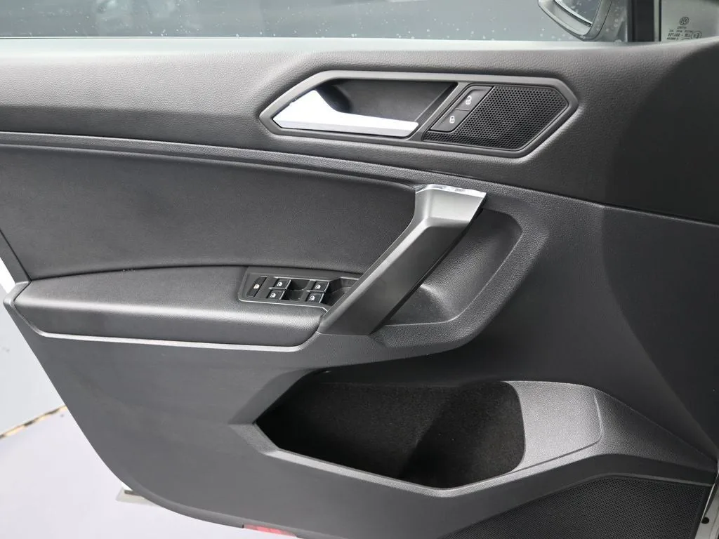 2021 Volkswagen Tiguan 2.0T SE photo 10