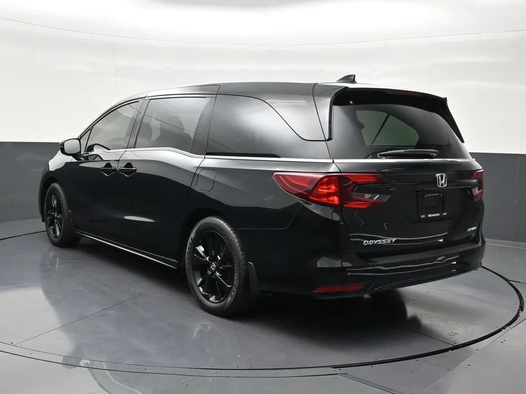 2024 Honda Odyssey Sport photo 3