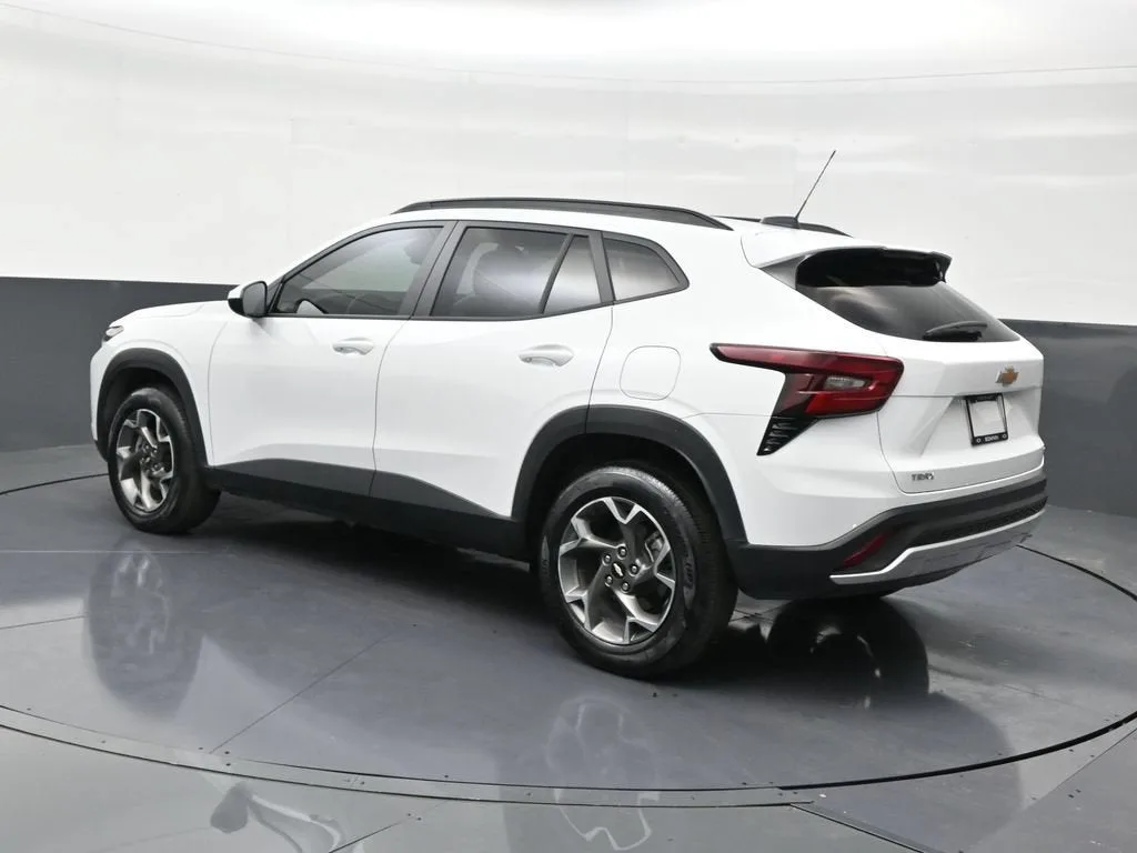 2024 Chevrolet Trax LT photo 3